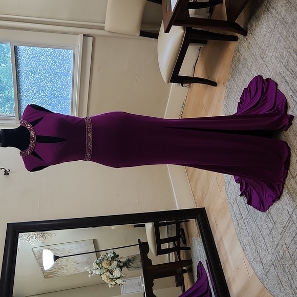 NWT Size 4 raspberry tone prom/pageant/evening gown by Faviana - Picture 1 of 11